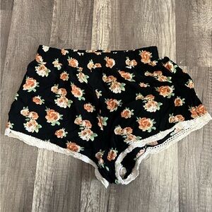 Floral print shorts with crochet detailing